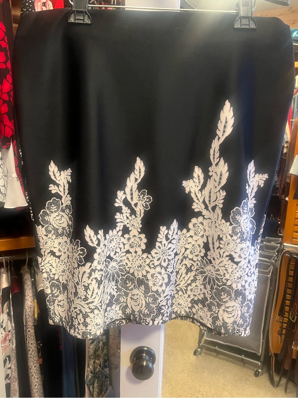 Roz & Ali Black and White Floral Lace Pencil Skirt